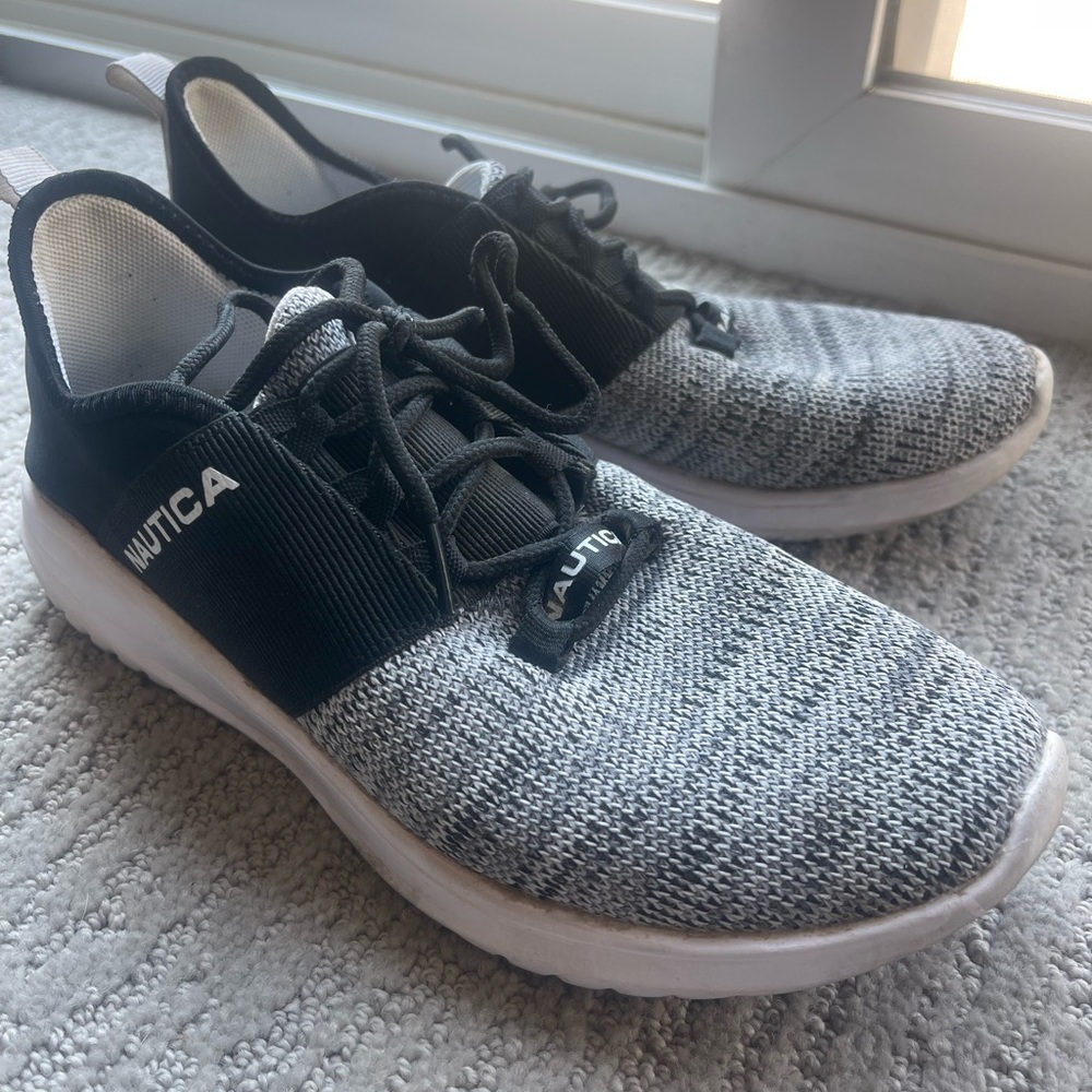 Women’s Nautica Sneaker in size 7